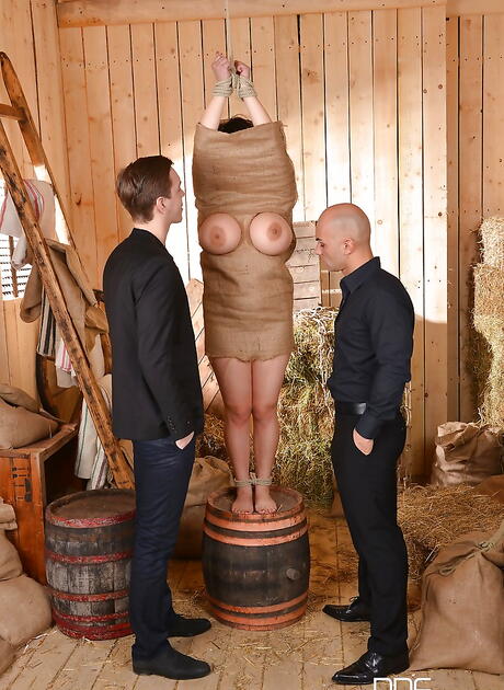 Facinating asian milf Tigerr Benson enjoy hardcore threesome sex 